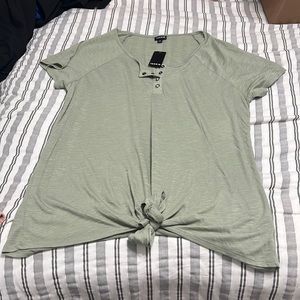 torrid knot hem tee NEW